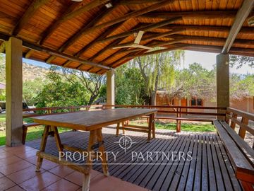 Parcela Llena de Luz y Espacios Abiertos en exclusivo y seguro condominio La Rinconada del Principal, Pirque (con piscina, quincho y un gran jardín)