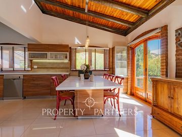 Parcela Llena de Luz y Espacios Abiertos en exclusivo y seguro condominio La Rinconada del Principal, Pirque (con piscina, quincho y un gran jardín)