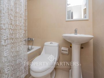 Parcela Llena de Luz y Espacios Abiertos en exclusivo y seguro condominio La Rinconada del Principal, Pirque (con piscina, quincho y un gran jardín)