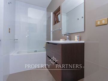 Parcela Llena de Luz y Espacios Abiertos en exclusivo y seguro condominio La Rinconada del Principal, Pirque (con piscina, quincho y un gran jardín)