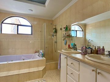HERMOSA CASA EN VENTA, SECTOR MACHANGARA