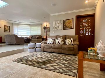 HERMOSA CASA EN VENTA, SECTOR MACHANGARA