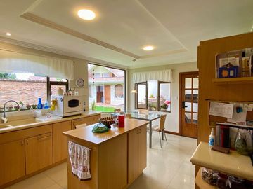 HERMOSA CASA EN VENTA, SECTOR MACHANGARA