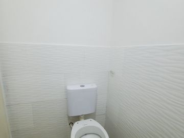 CASA CENTRICA CON LOCAL COMERCIAL
