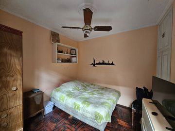 CASA CENTRICA CON LOCAL COMERCIAL
