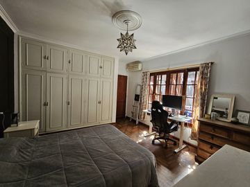 CASA CENTRICA CON LOCAL COMERCIAL