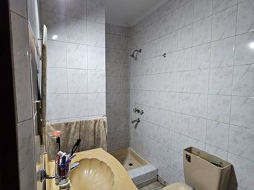 CASA CENTRICA CON LOCAL COMERCIAL