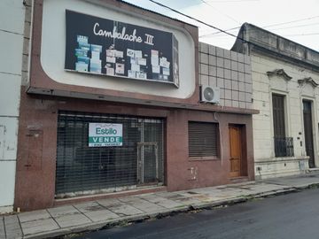 CASA CENTRICA CON LOCAL COMERCIAL