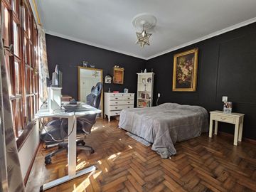CASA CENTRICA CON LOCAL COMERCIAL