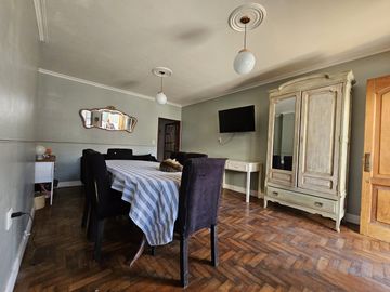 CASA CENTRICA CON LOCAL COMERCIAL