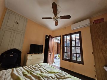 CASA CENTRICA CON LOCAL COMERCIAL