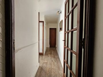 CASA CENTRICA CON LOCAL COMERCIAL