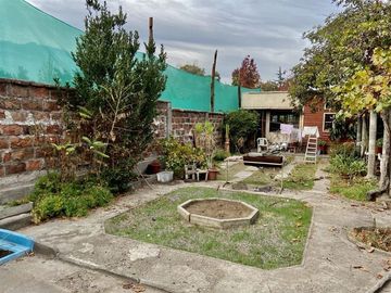 Casa en Venta en AMPLIO TERRENO EN CASA FAMILIAR EN LA REINA