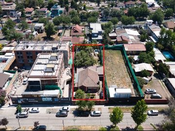 Casa en Venta en AMPLIO TERRENO EN CASA FAMILIAR EN LA REINA