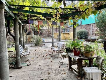 Casa en Venta en AMPLIO TERRENO EN CASA FAMILIAR EN LA REINA