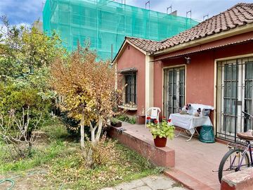 Casa en Venta en AMPLIO TERRENO EN CASA FAMILIAR EN LA REINA