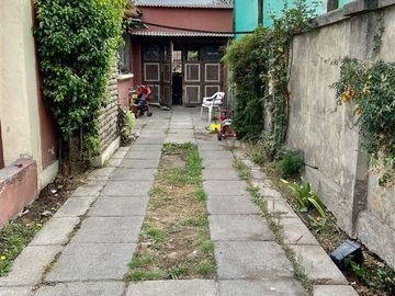 Casa en Venta en AMPLIO TERRENO EN CASA FAMILIAR EN LA REINA
