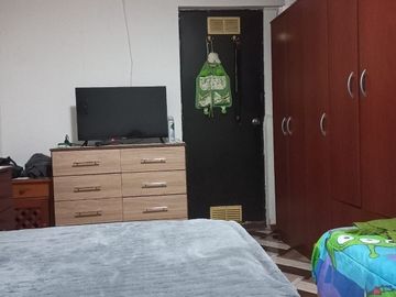 A PASOS DE CALLE ADOLFO NOVOA