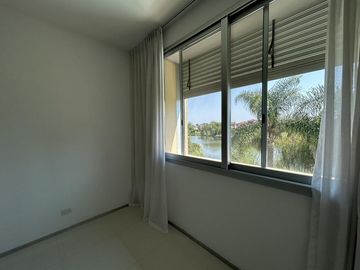 Casa en Venta al lago en Castores, Nordelta.