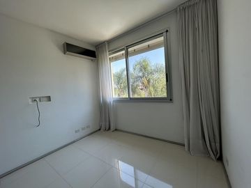 Casa en Venta al lago en Castores, Nordelta.