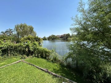 Casa en Venta al lago en Castores, Nordelta.