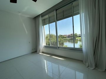 Casa en Venta al lago en Castores, Nordelta.