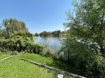 Casa en Venta al lago en Castores, Nordelta.