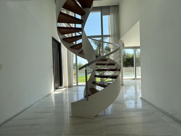 Casa en Venta al lago en Castores, Nordelta.