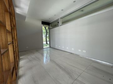 Casa en Venta al lago en Castores, Nordelta.