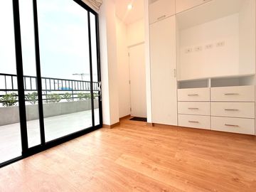 Departamento Duplex con Gran Terraza Cochera y Depósito
