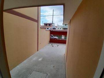 CASA EN VENTA URB. SAN GREGORIO-165m2-3 DORMITORIOS-$140.000