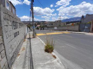 TERRNO EN VENTA D 300m2 EN URBANIZACION SAN GREGORIO (PUSUQUI).