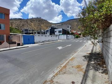 TERRNO EN VENTA D 300m2 EN URBANIZACION SAN GREGORIO (PUSUQUI).