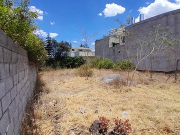 TERRNO EN VENTA D 300m2 EN URBANIZACION SAN GREGORIO (PUSUQUI).