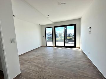 CASA EN VENTA CON SALIDA AL RIO - BARRIO CANAL