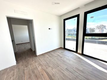 CASA EN VENTA CON SALIDA AL RIO - BARRIO CANAL