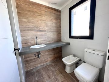 CASA EN VENTA CON SALIDA AL RIO - BARRIO CANAL