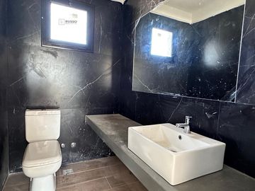 CASA EN VENTA CON SALIDA AL RIO - BARRIO CANAL