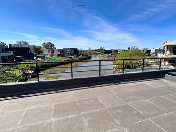 CASA EN VENTA CON SALIDA AL RIO - BARRIO CANAL