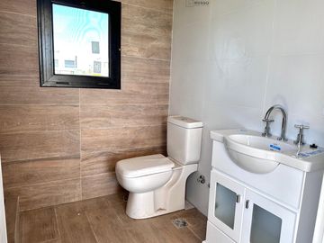 CASA EN VENTA CON SALIDA AL RIO - BARRIO CANAL