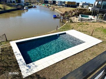 CASA EN VENTA CON SALIDA AL RIO - BARRIO CANAL
