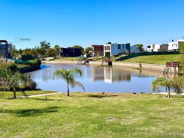 CASA EN VENTA CON SALIDA AL RIO - BARRIO CANAL