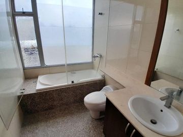 DEPARTAMENTO EN VENTA - CUMBAYA - 212M2 - URBANIZACION DEL VALLE 2.