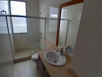 DEPARTAMENTO EN VENTA - CUMBAYA - 212M2 - URBANIZACION DEL VALLE 2.