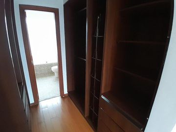 DEPARTAMENTO EN VENTA - CUMBAYA - 212M2 - URBANIZACION DEL VALLE 2.