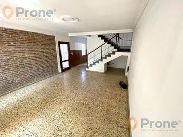 Venta - Casa 3 dormitorios cochera y patio verde en Echesortu