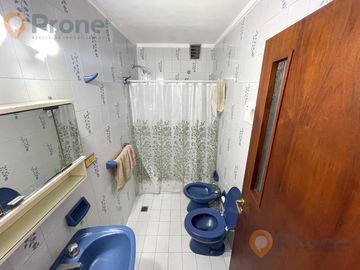 Venta - Casa 3 dormitorios cochera y patio verde en Echesortu