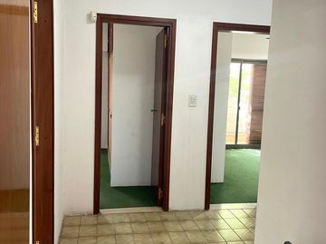 Venta - Casa 3 dormitorios cochera y patio verde en Echesortu