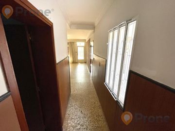 Venta - Casa 3 dormitorios cochera y patio verde en Echesortu