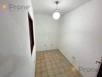 Venta - Casa 3 dormitorios cochera y patio verde en Echesortu